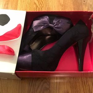 Lacey black peep toe pumps